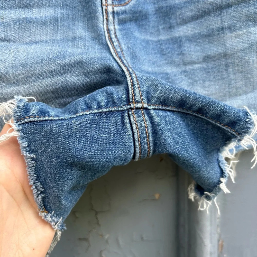 NOT FOR SALE Hidden Distressed Denim Shorts, size M - Picture 10 of 10